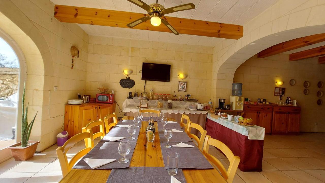 Just A Simple Room At Happy And Healthy Gozo Victoria Exterior photo